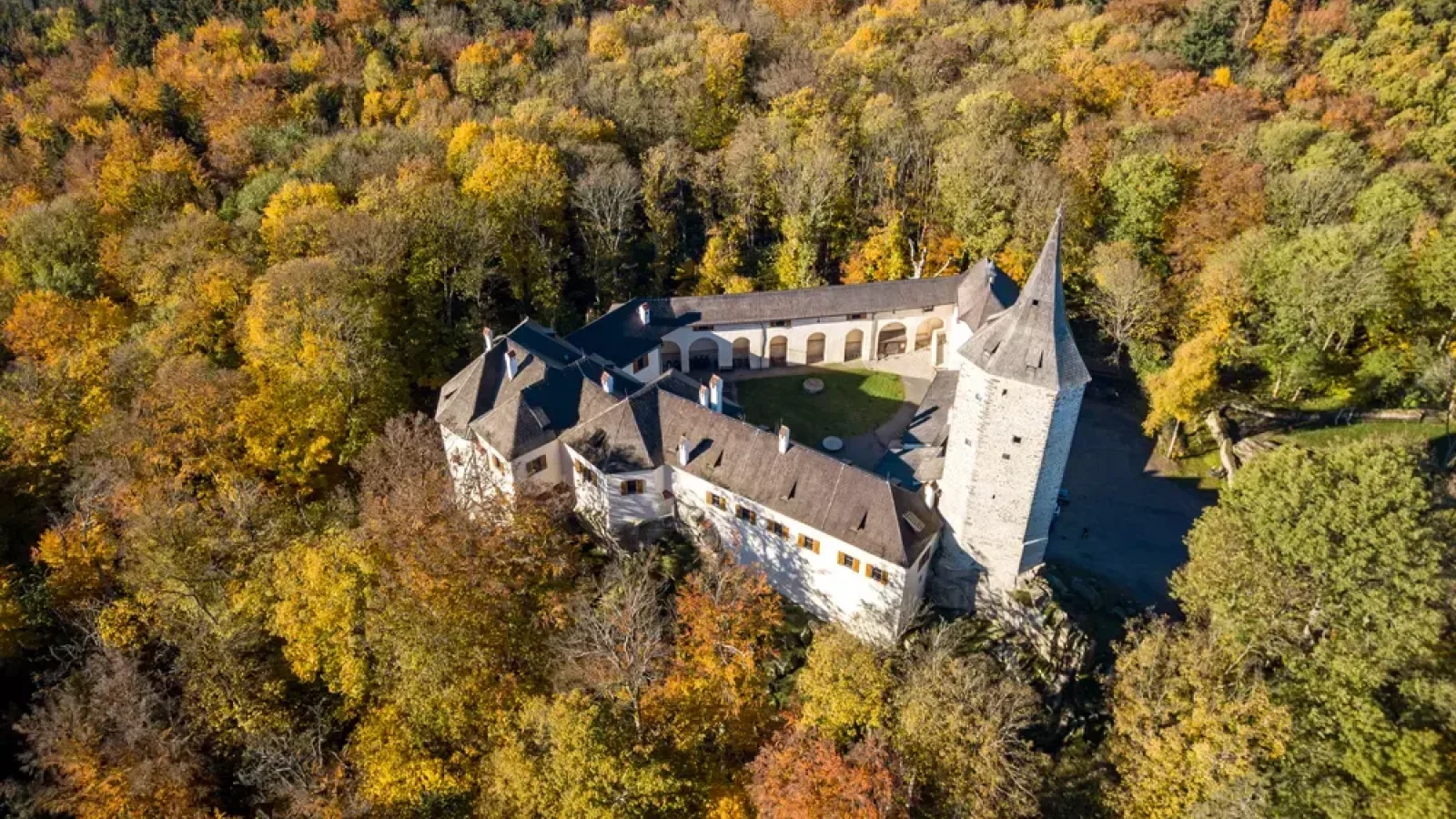 Hrad Roštejn – Hrad / zámek, Doupě